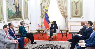 ভেনেজুয়েলার অন্তর্বর্তী প্রেসিডেন্টের সঙ্গে মার্কিন প্রতিনিধি দলের বৈঠক